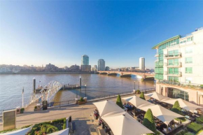 Panoramic Riverside Facing - 2 Bed - 2 Bath - 2 Balconies - in London Nine Elms